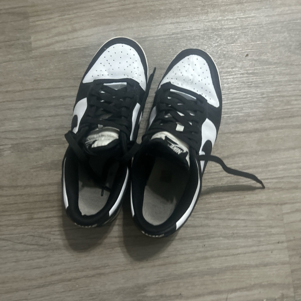 Nike Men's Black and White Low-Top Sneakers